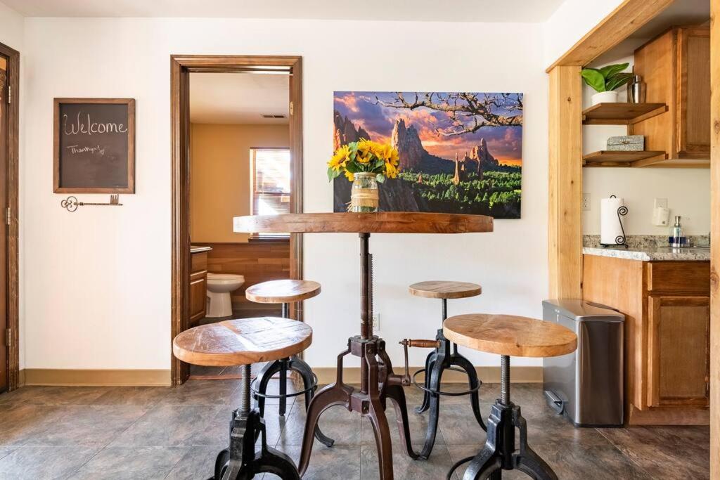 Private Hot Tub Overlooking Pikes Peak ウッドランド・パーク エクステリア 写真